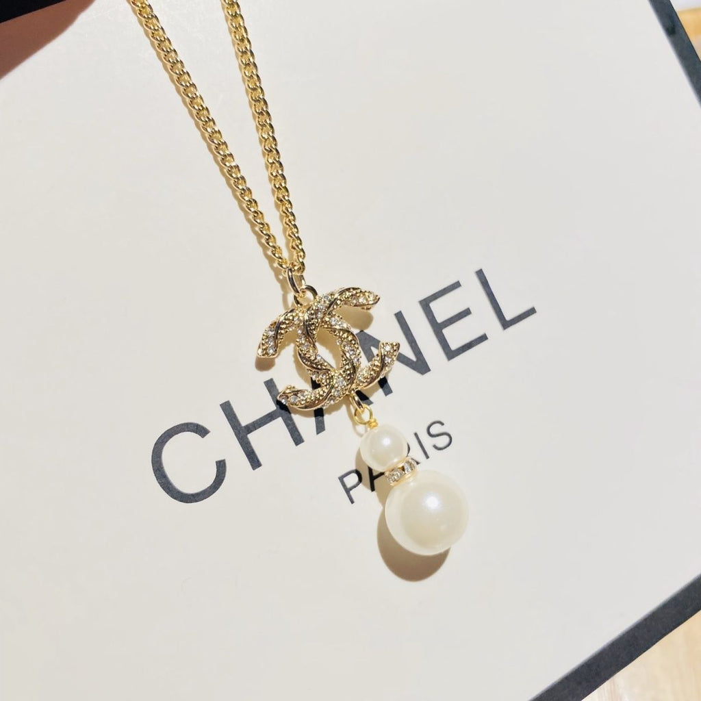 Women's Low-key, Elegant and Versatile Titanium Steel Necklace