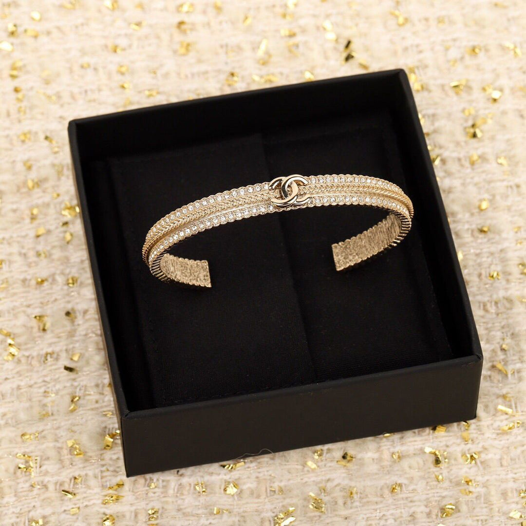 Fashionable luxury high-end bracelets