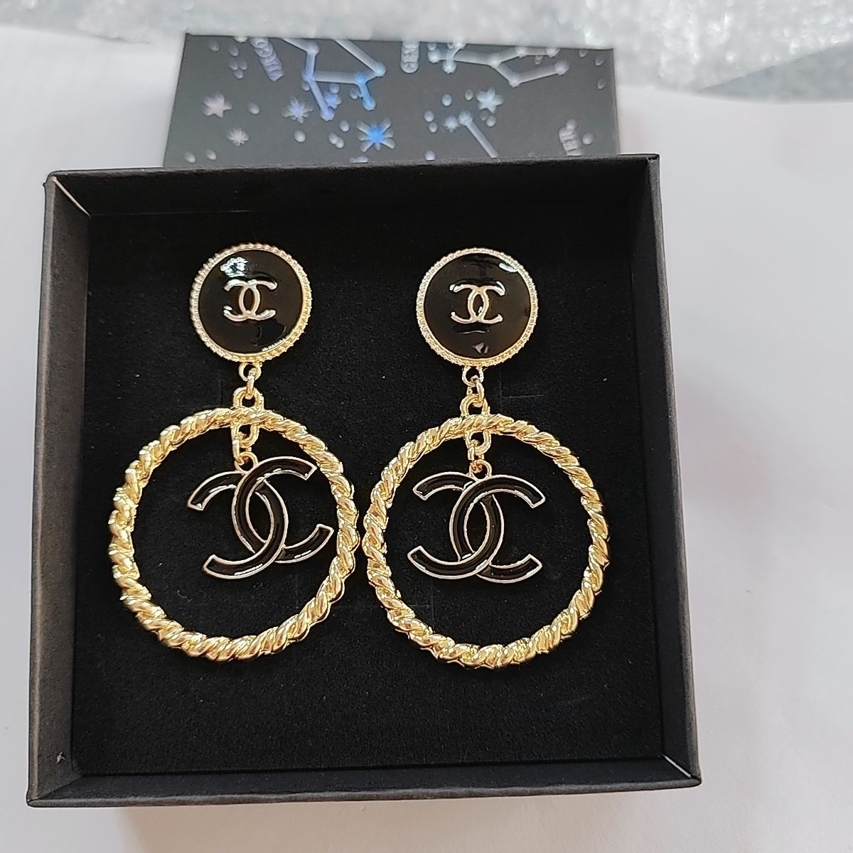 Stylish and exquisite fashion high-end hoop earrings  New customers offer discounts to snap up quickly