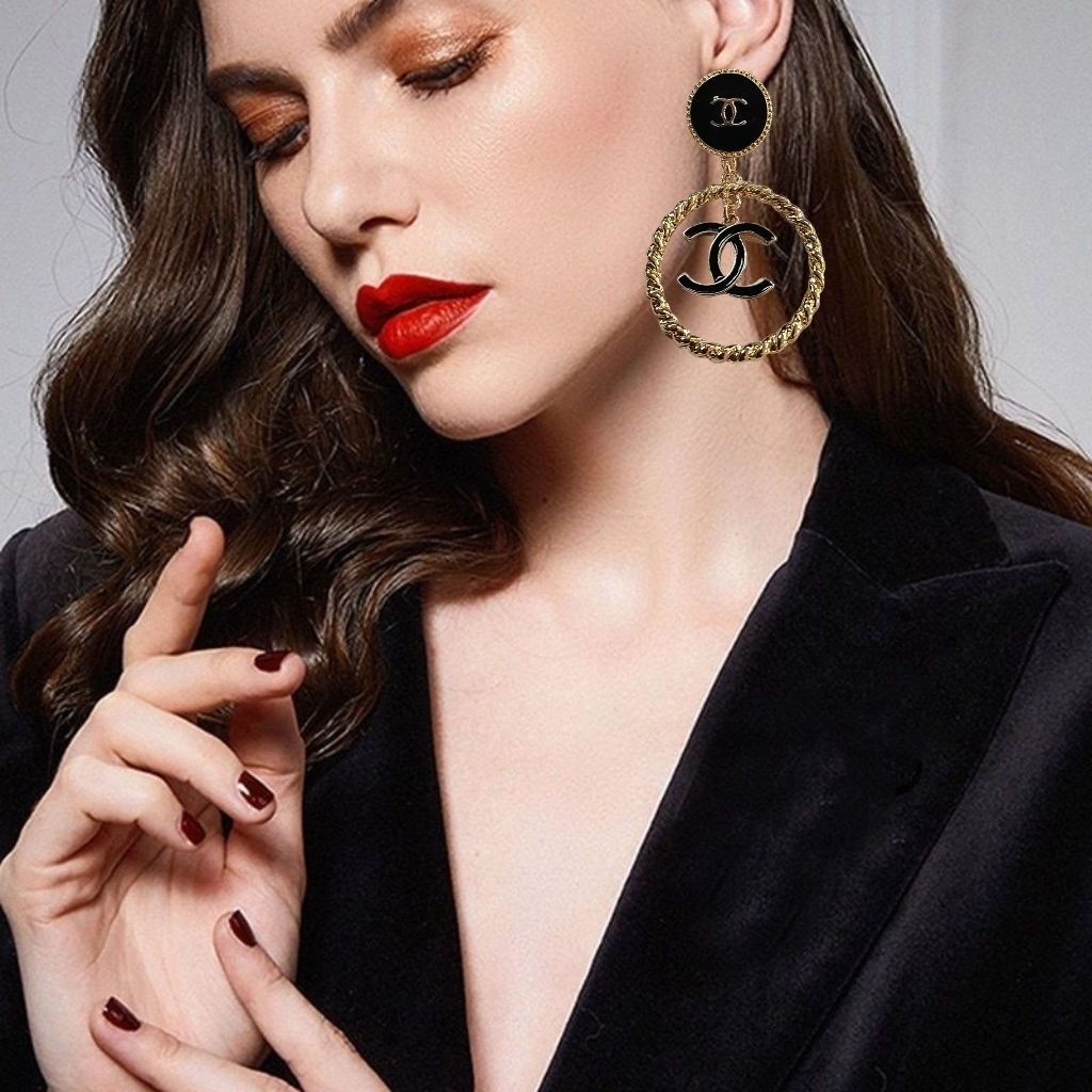 Stylish and exquisite fashion high-end hoop earrings  New customers offer discounts to snap up quickly