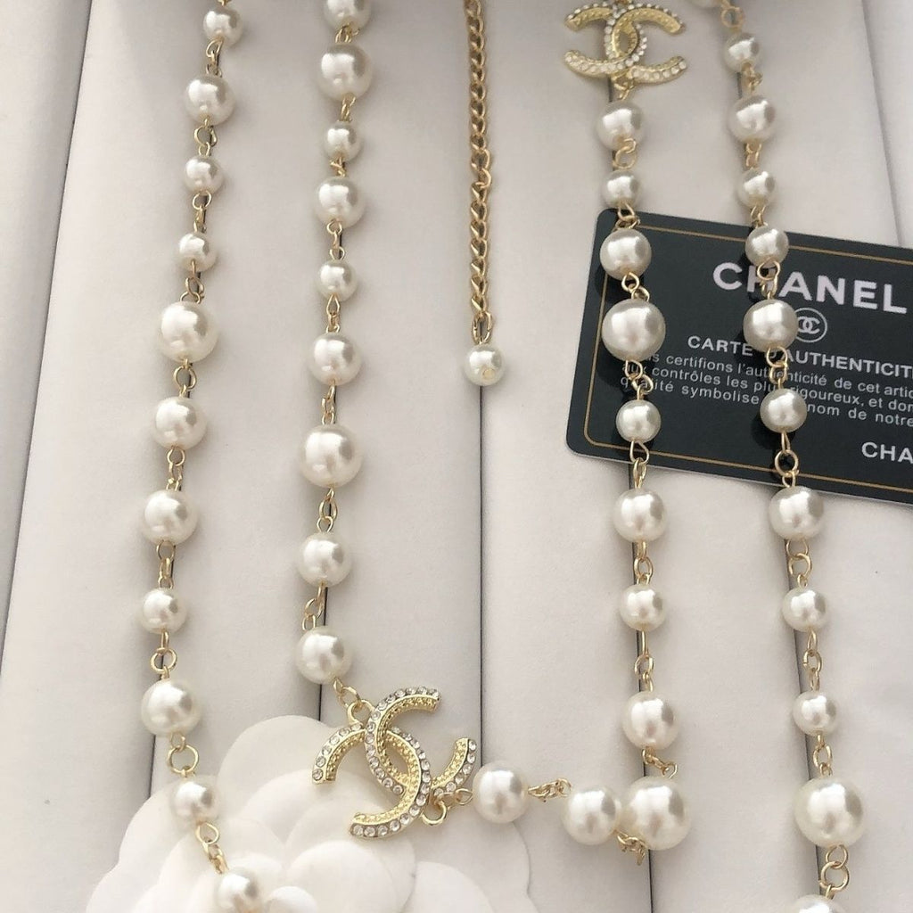 Fashionable women's Elegant Accessories Necklace