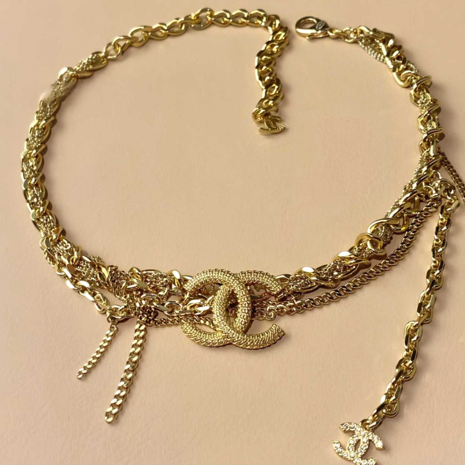 Fashionable women's jewelry accessories pendants