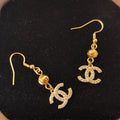 Women's fashion earrings