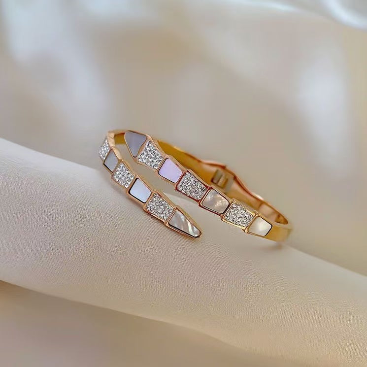 Women's bracelet