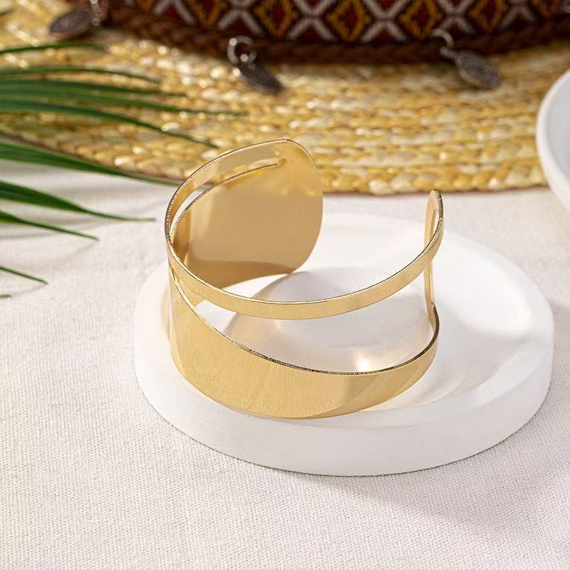 Women's bracelet