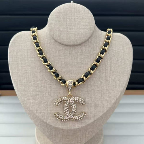 Fashionable and light luxury women's clavicle necklace