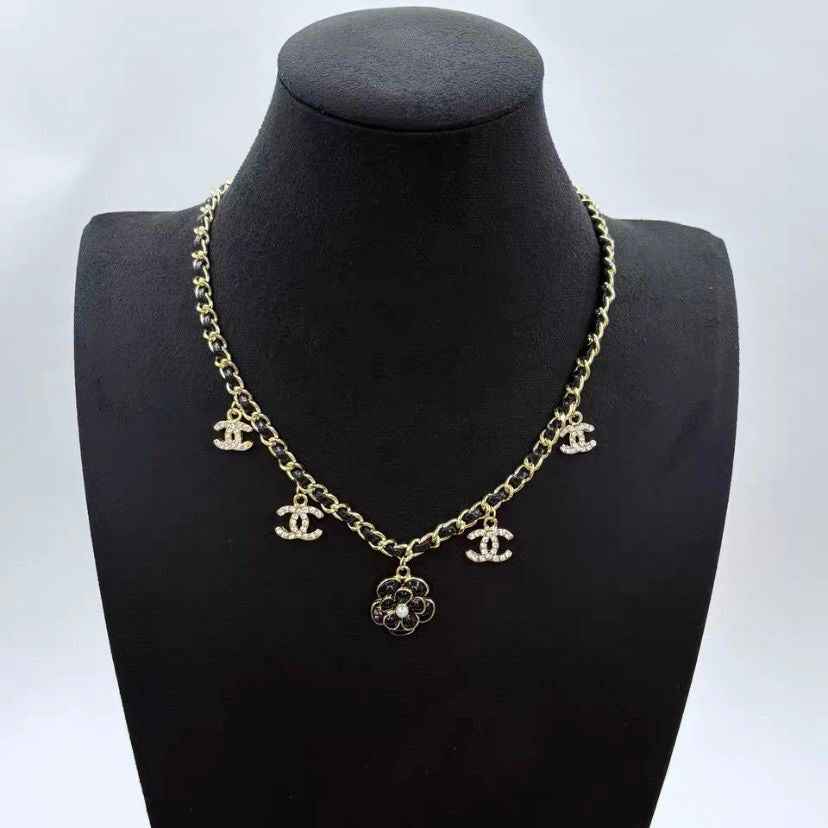 Stylish Black Collarbone Necklace for Women