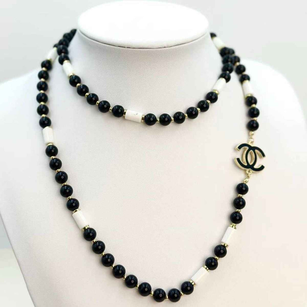 Fashionable and luxurious necklace