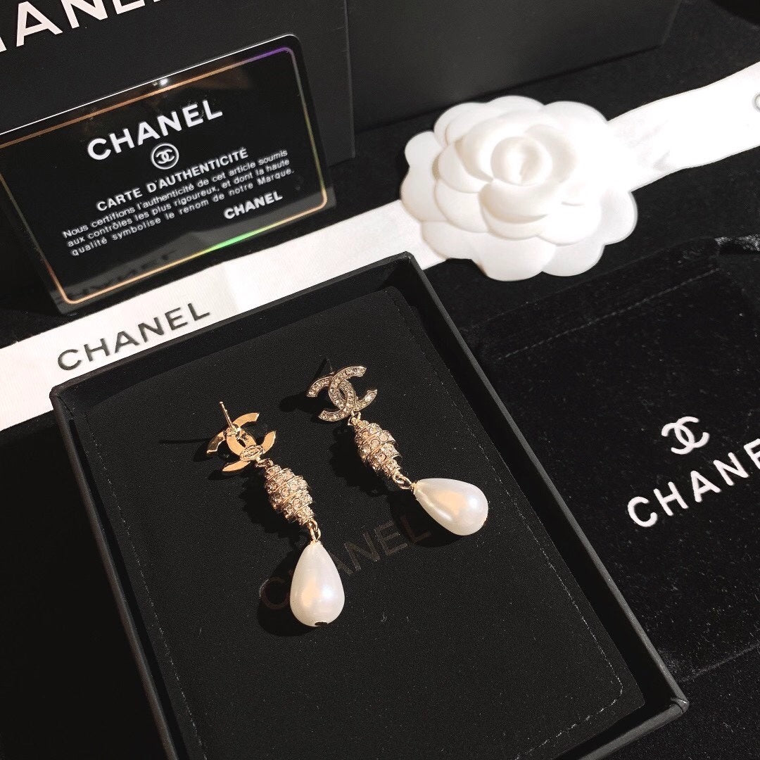 Fashionable Women's Earrings