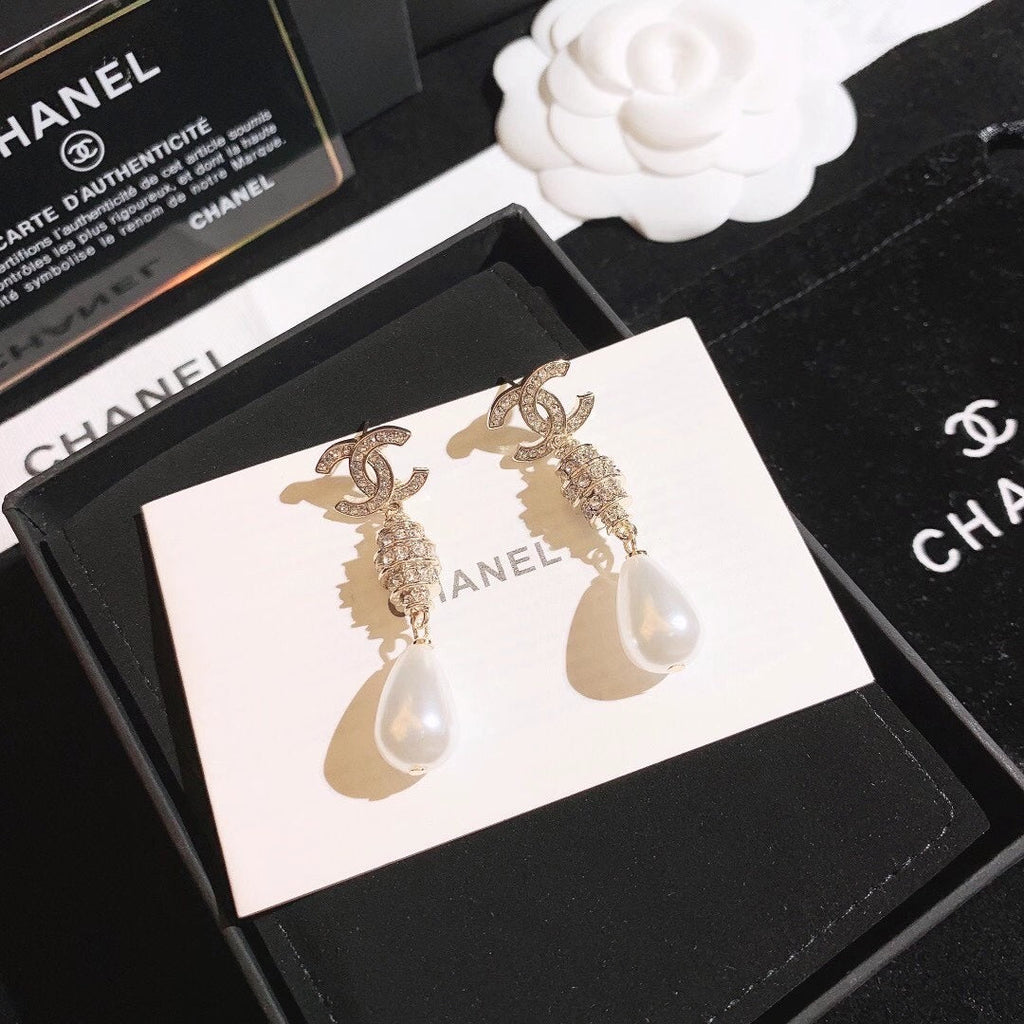 Fashionable Women's Earrings