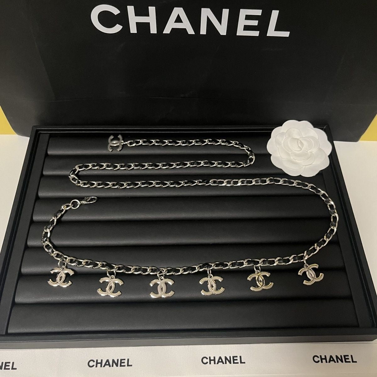High-end, stylish waist chain for women