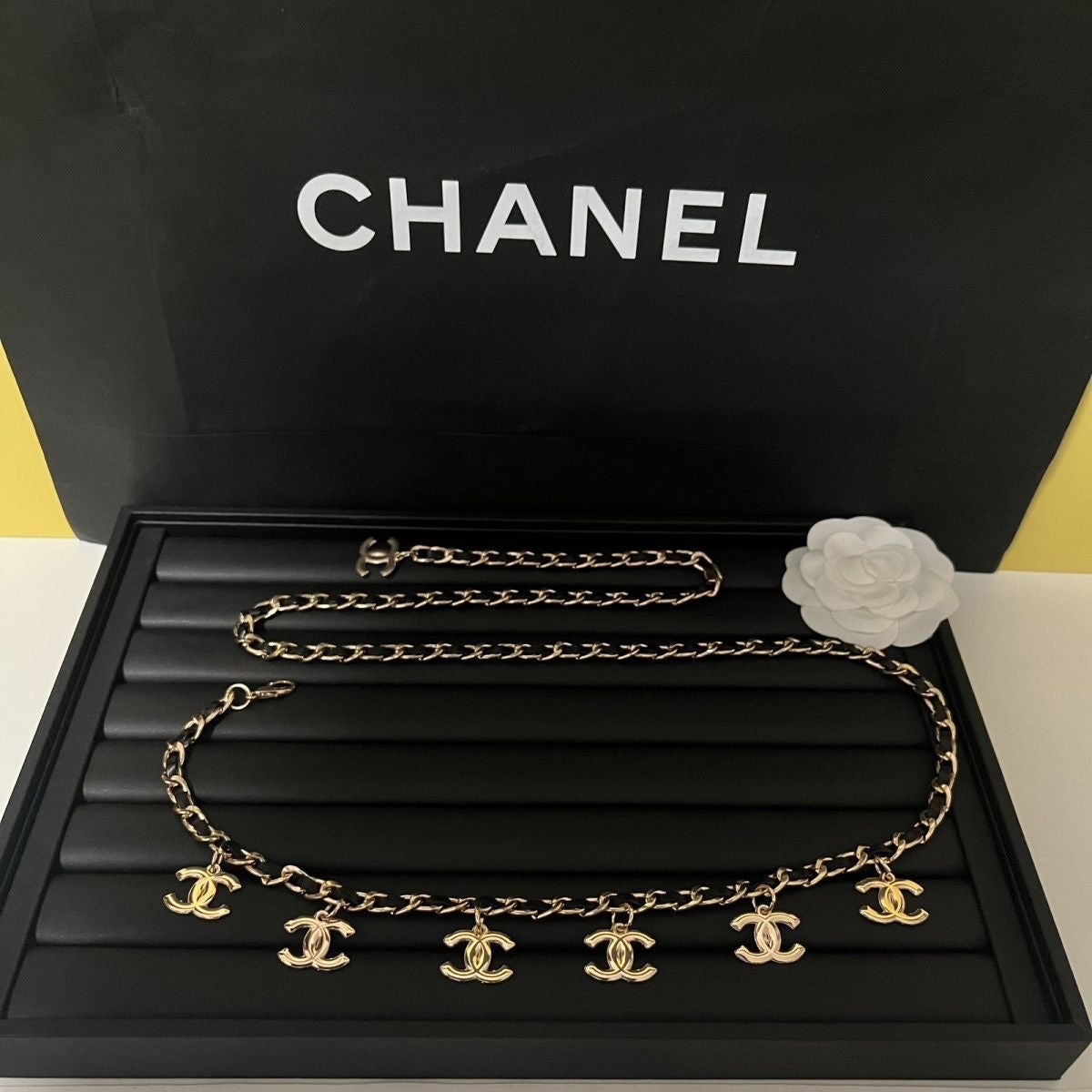 High-end, stylish waist chain for women