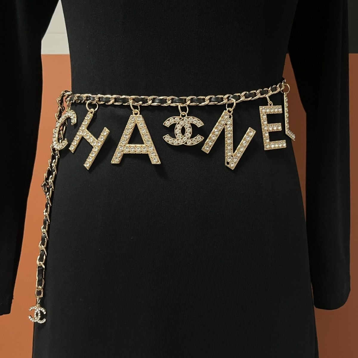 Stylish women's waist chain