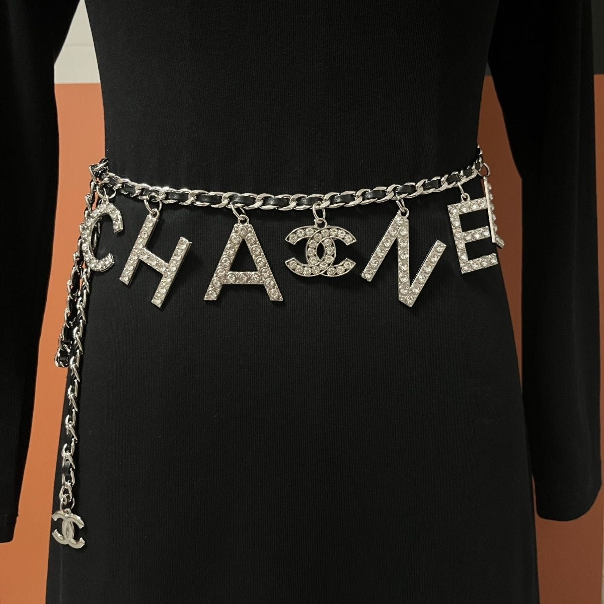 Stylish women's waist chain