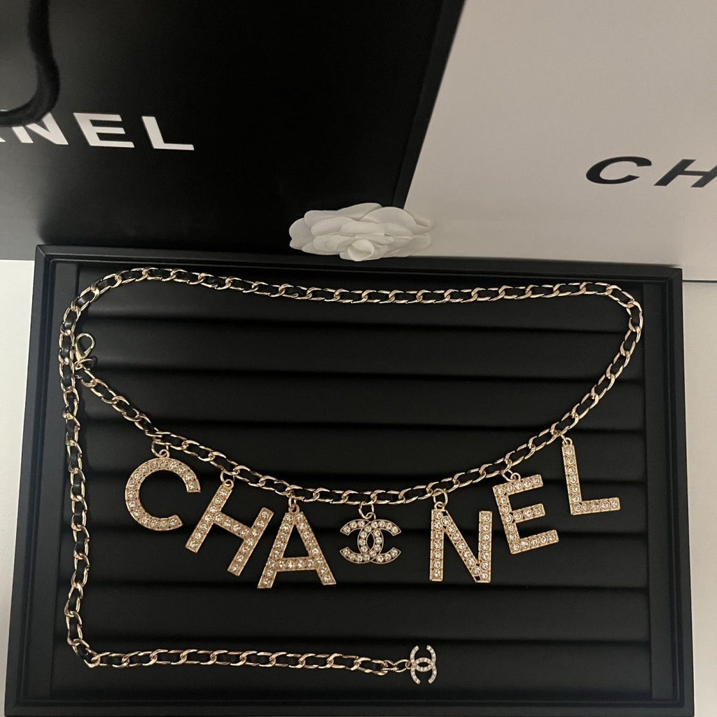 Stylish women's waist chain