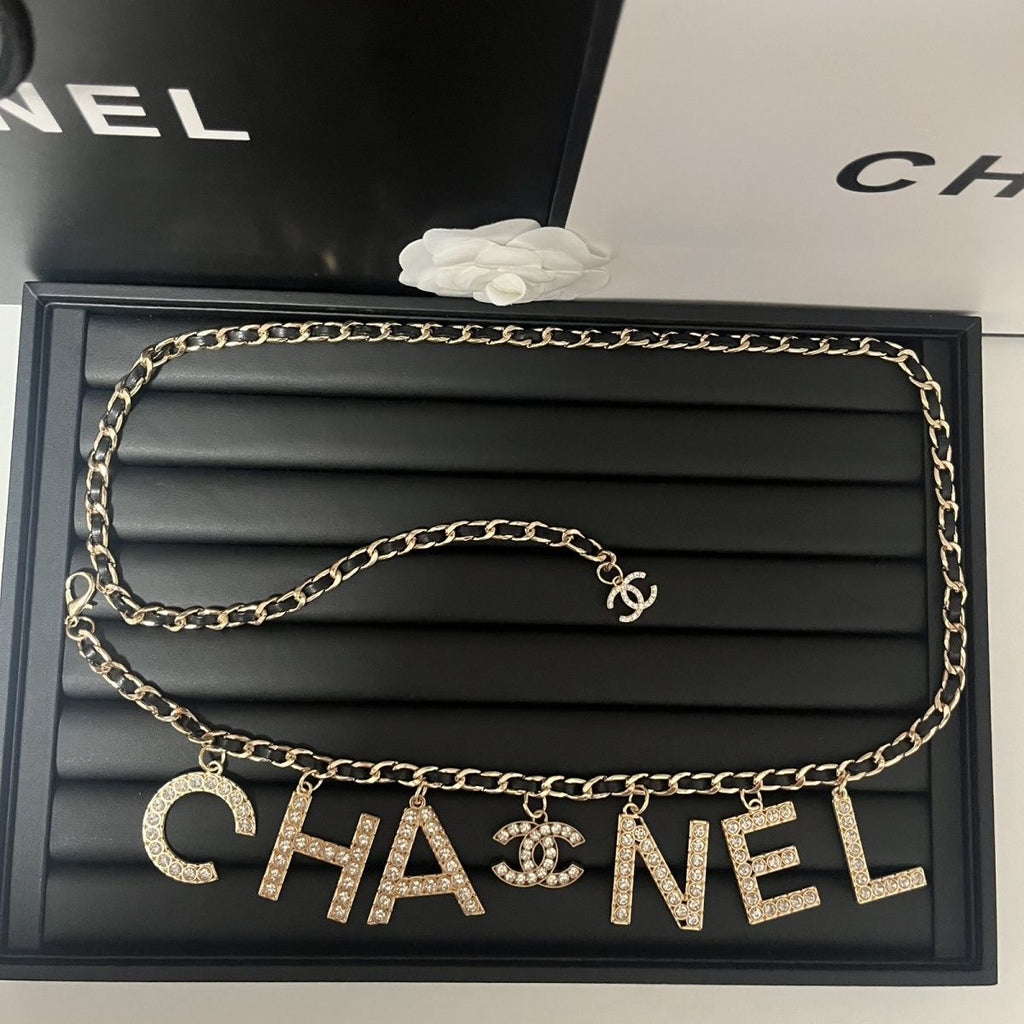 Stylish women's waist chain