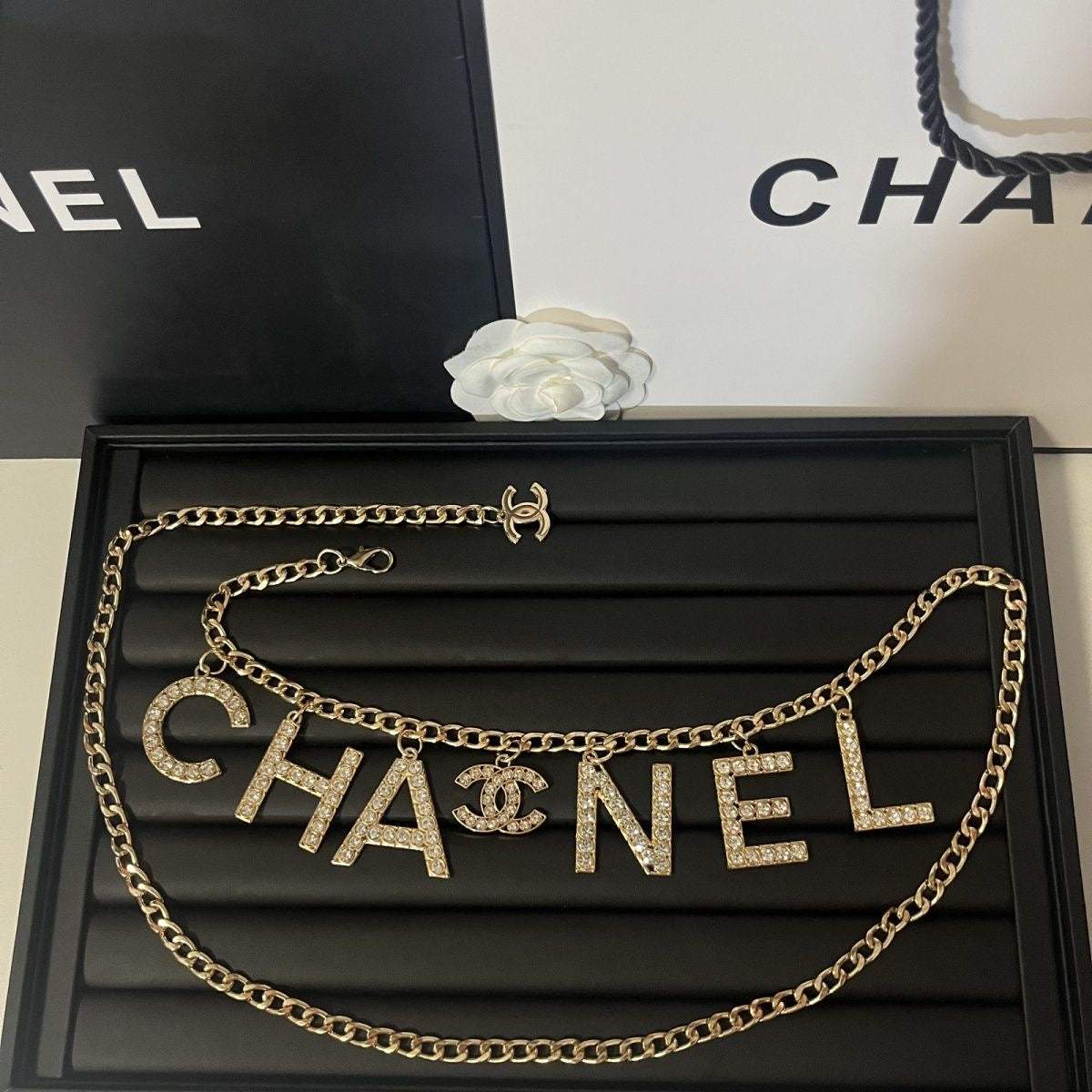 Stylish women's waist chain