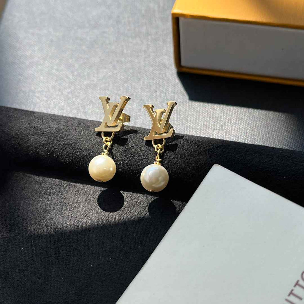 Women's earrings