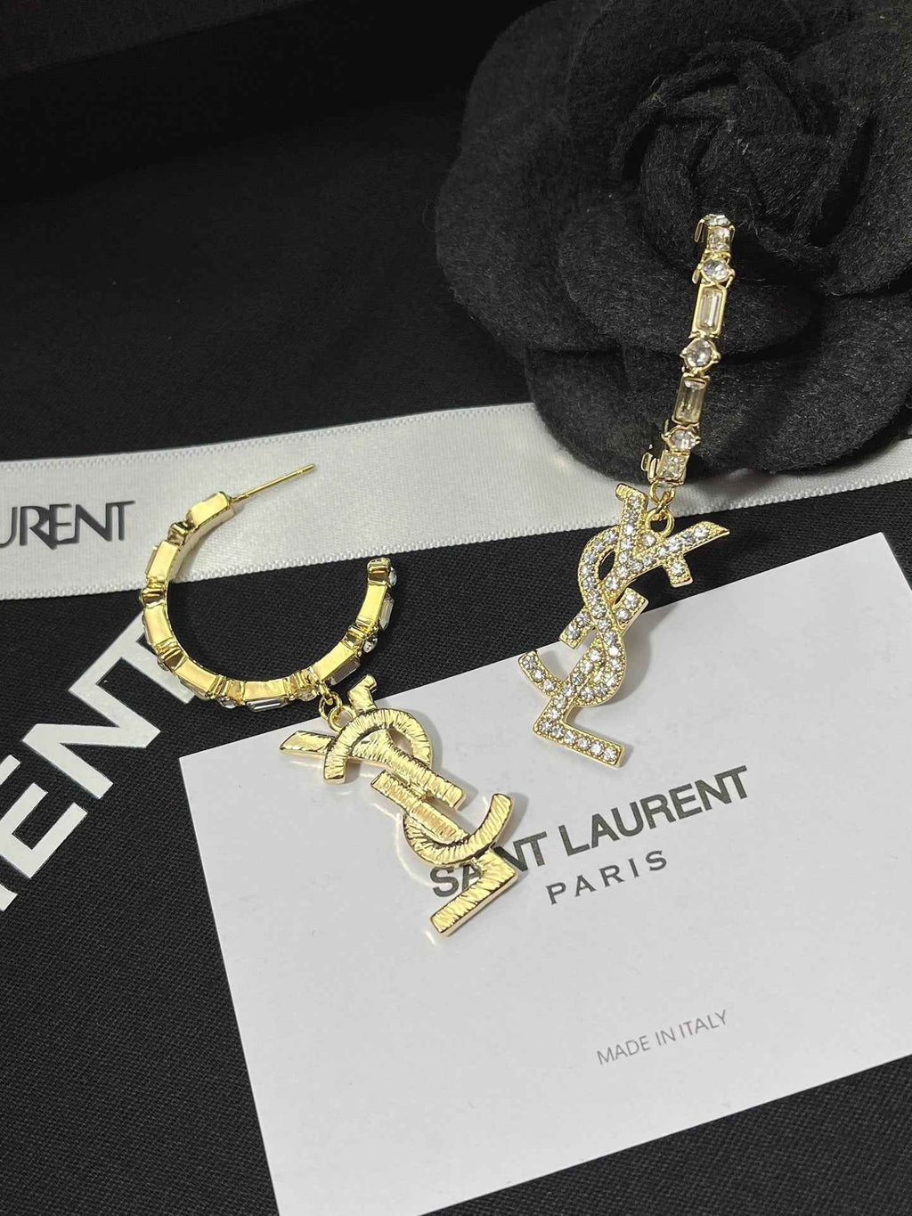 Women's fashion earrings